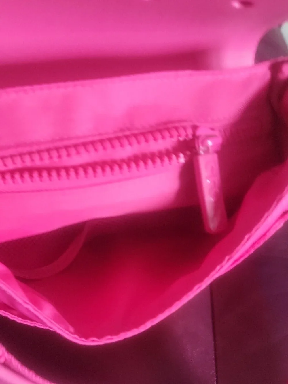 CROCS Hot Pink Crossbody Bag with Adjustable Strap - Picture 5 of 6